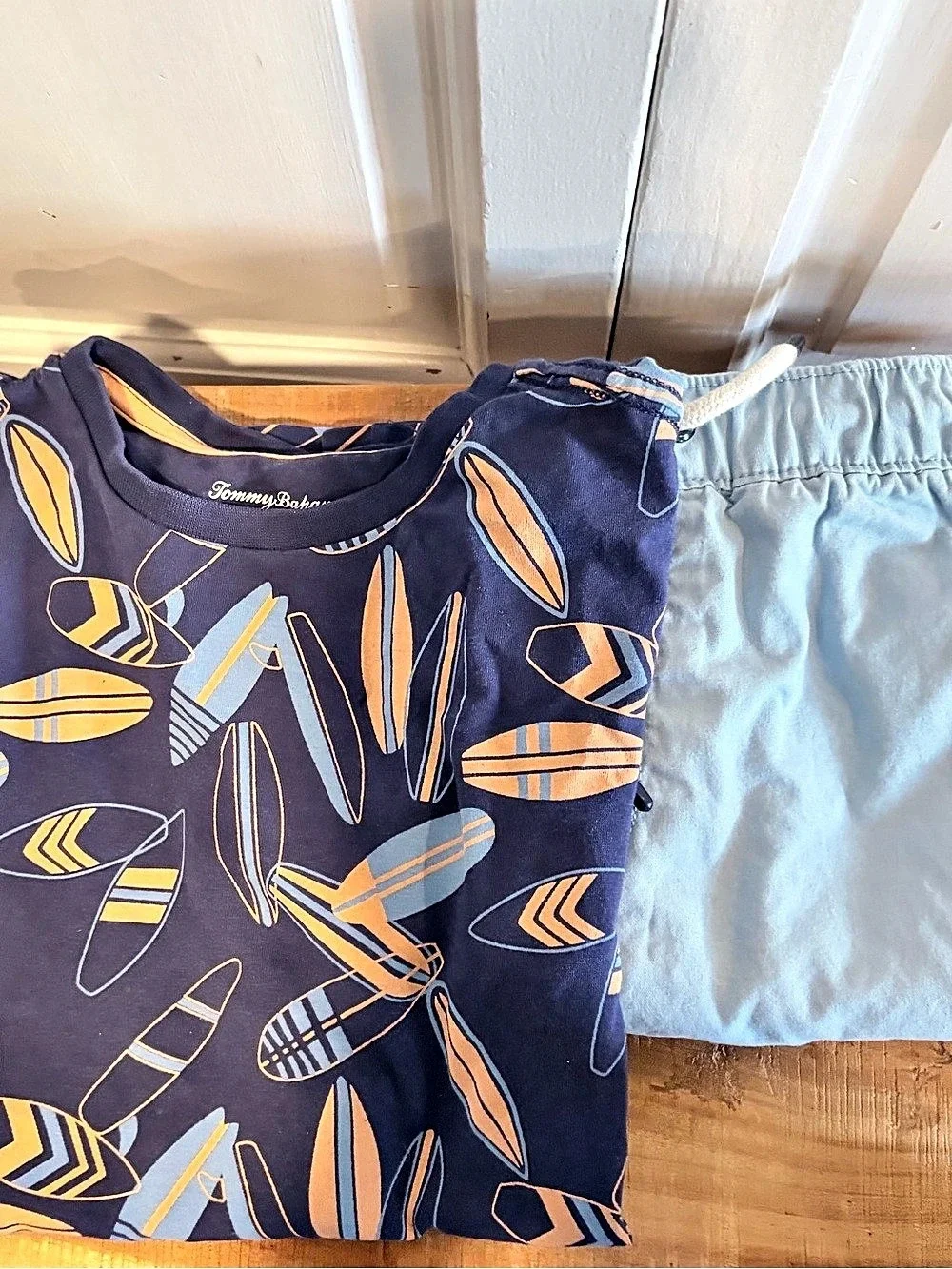 Tommy Bahama Boys T-shirt and Shorts Set (7/8) Like New